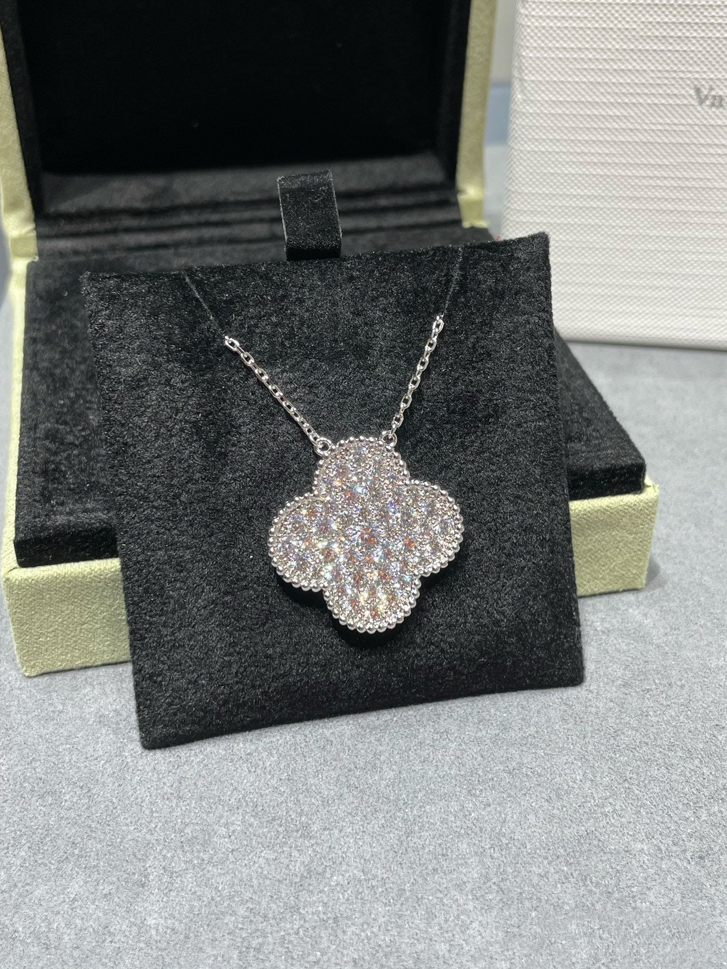 [Van Cleef & Arpels] 25MM LARGE PENDANT DIAMOND PAVED SILVER NECKLACE