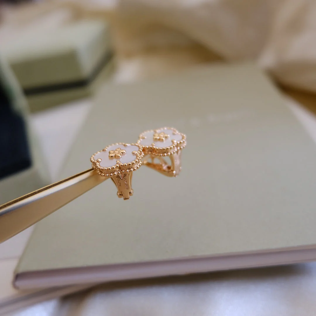 [Van Cleef & Arpels]LUCKY PINK GOLD WHITE MOP EARRINGS