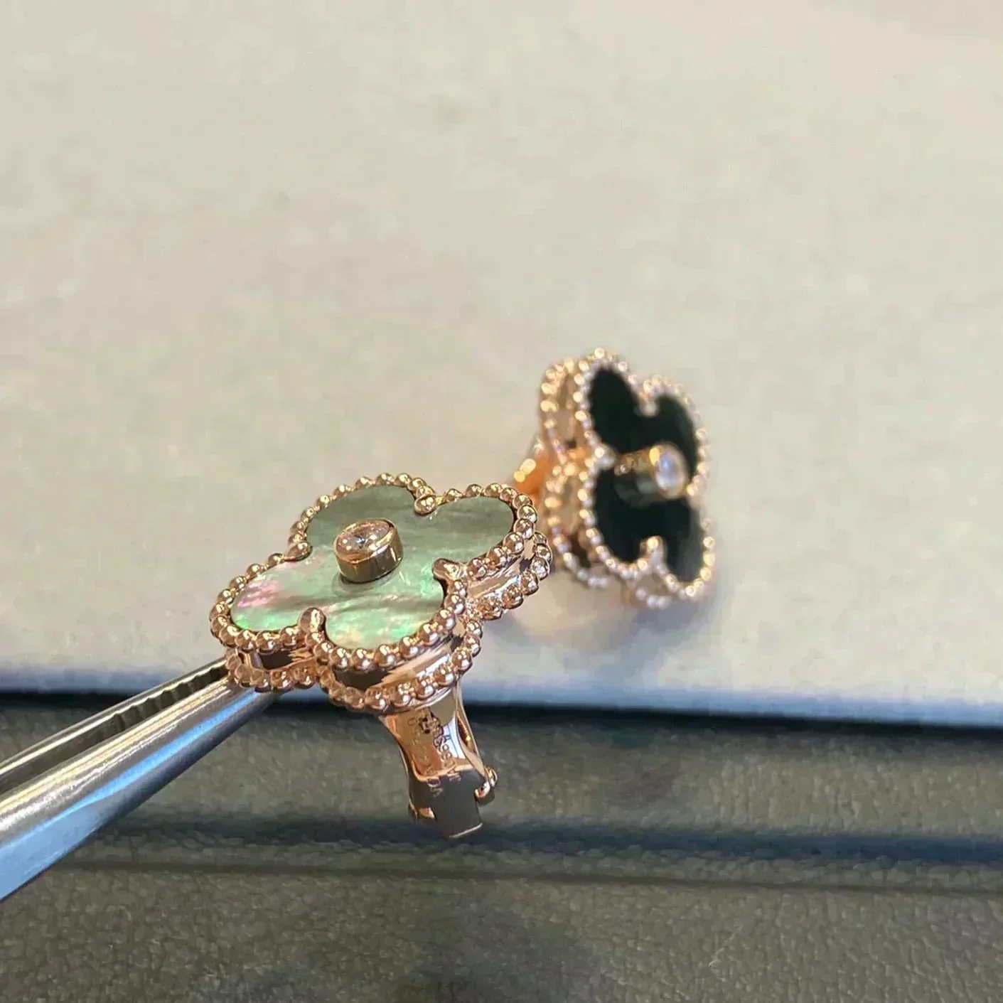 [Van Cleef & Arpels] MEDIUM 1 MOTIFS GRAY MOP  DIAMOND EARRINGS