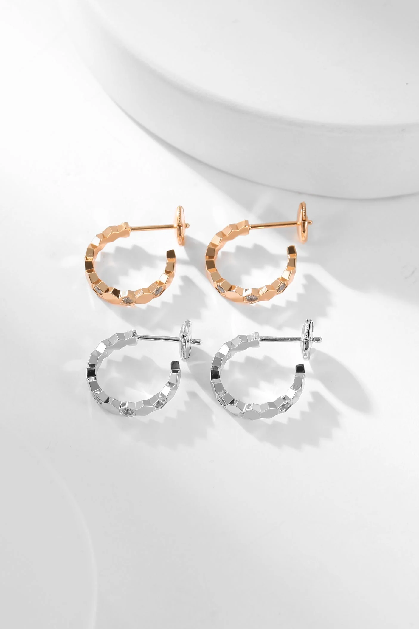 [Chaumet]BEE LOVE DIAMOND HOOP EARRINGS