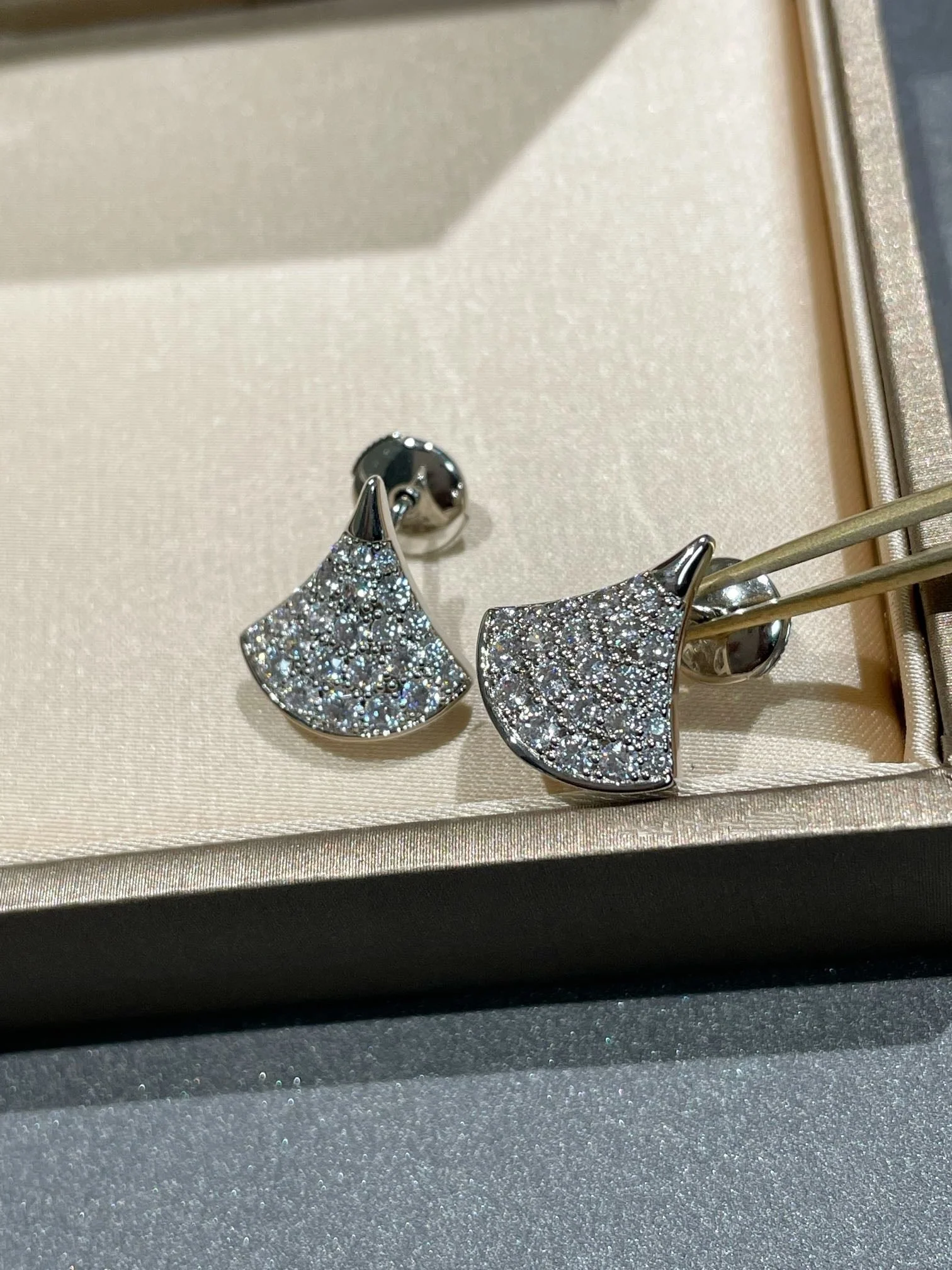 [Bulgari]DREAM STUD EARRINGS DIAMOND