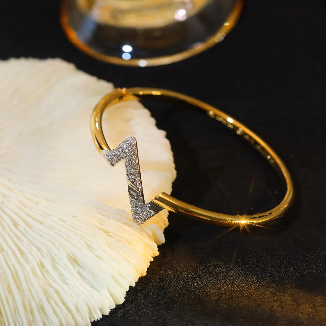 [Louis vuitton]VOLTE UPSITE DOWN GOLD DIAMOND BRACELET