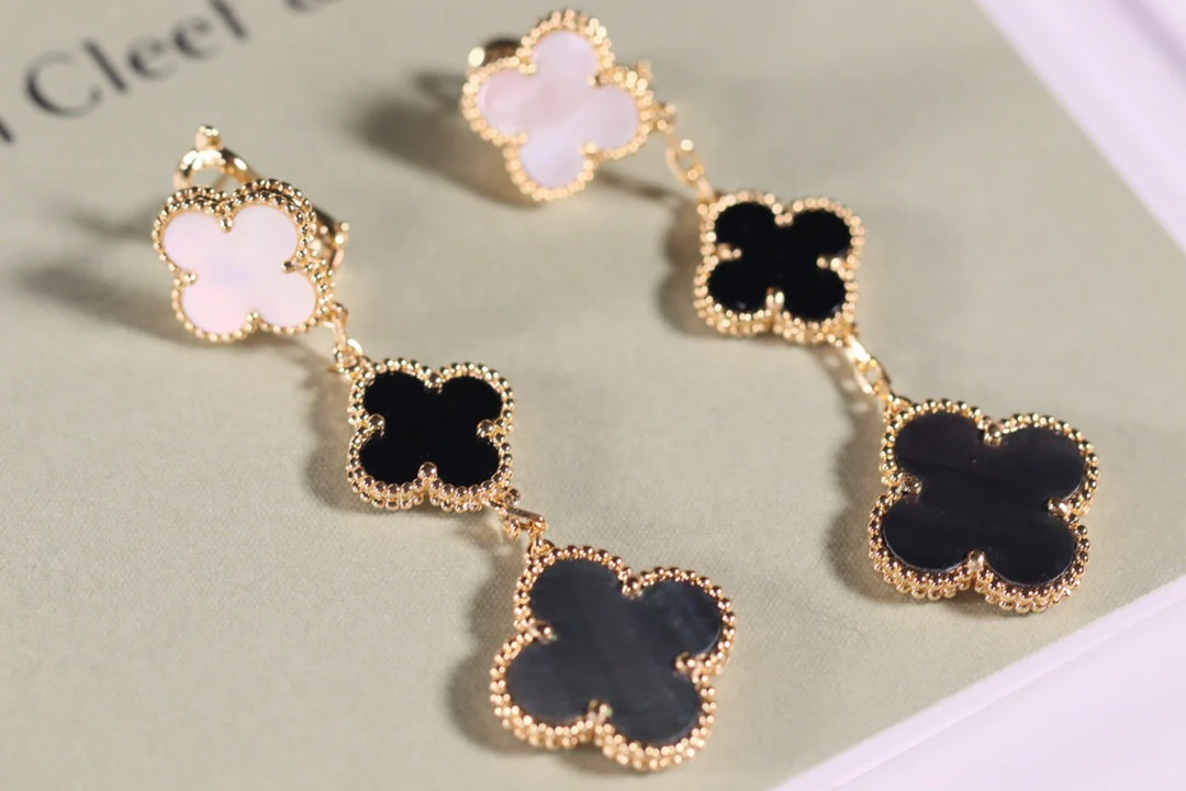 [Van Cleef & Arpels] EARRINGS GOLD ONYX MOP 3 MOTIF
