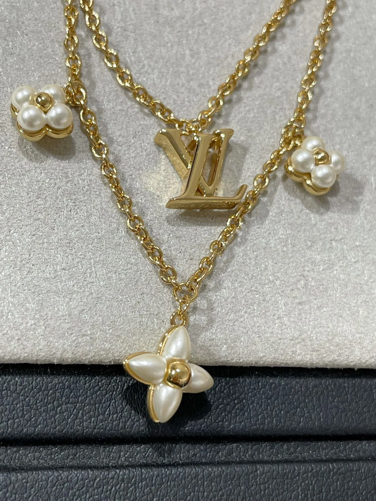 [Louis vuitton]FLOWERGRAM GOLD MOP DOUBLE ROW NECKLACE