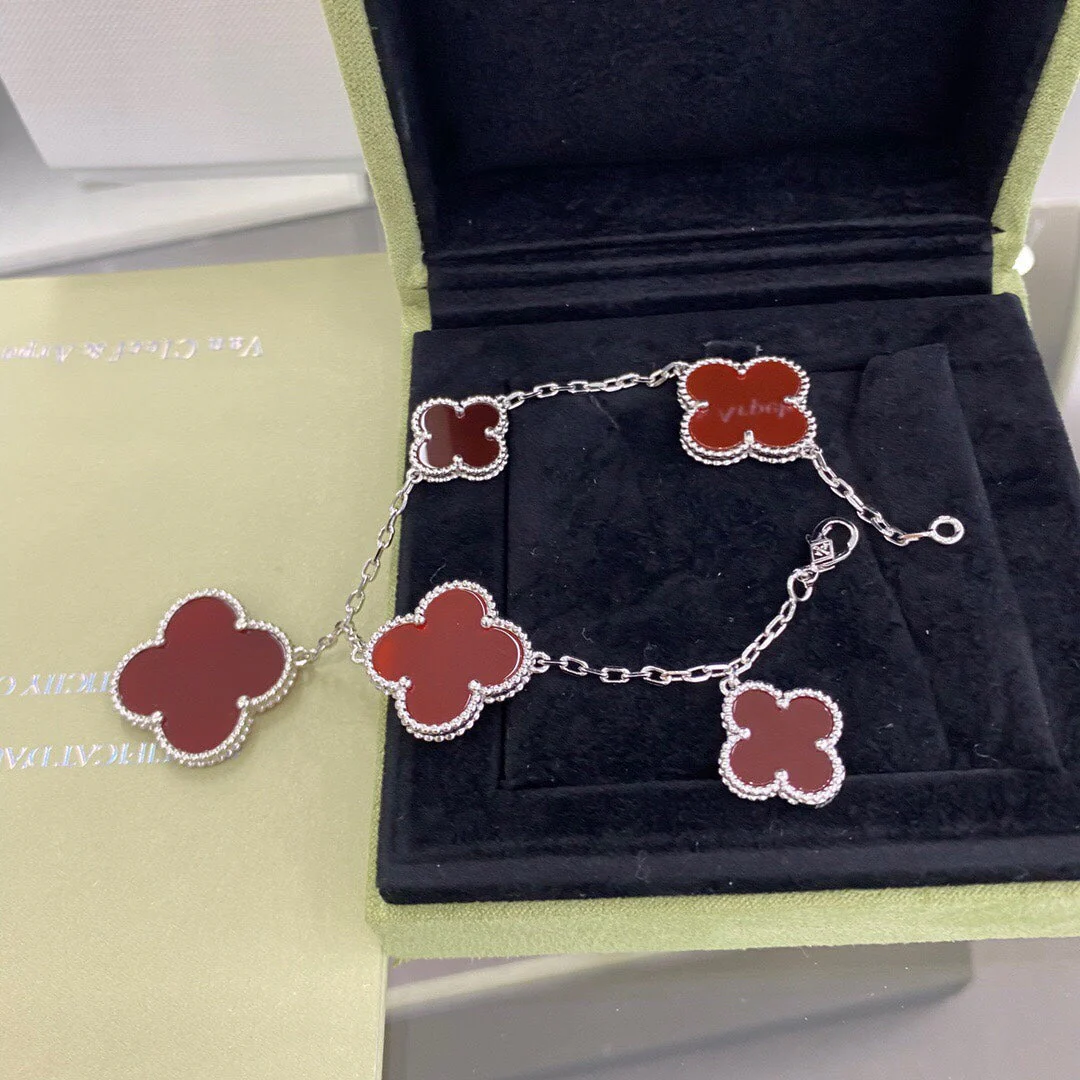 [Van Cleef & Arpels] 5 MOTIFS SIVLER CARNELIAN BRACELET