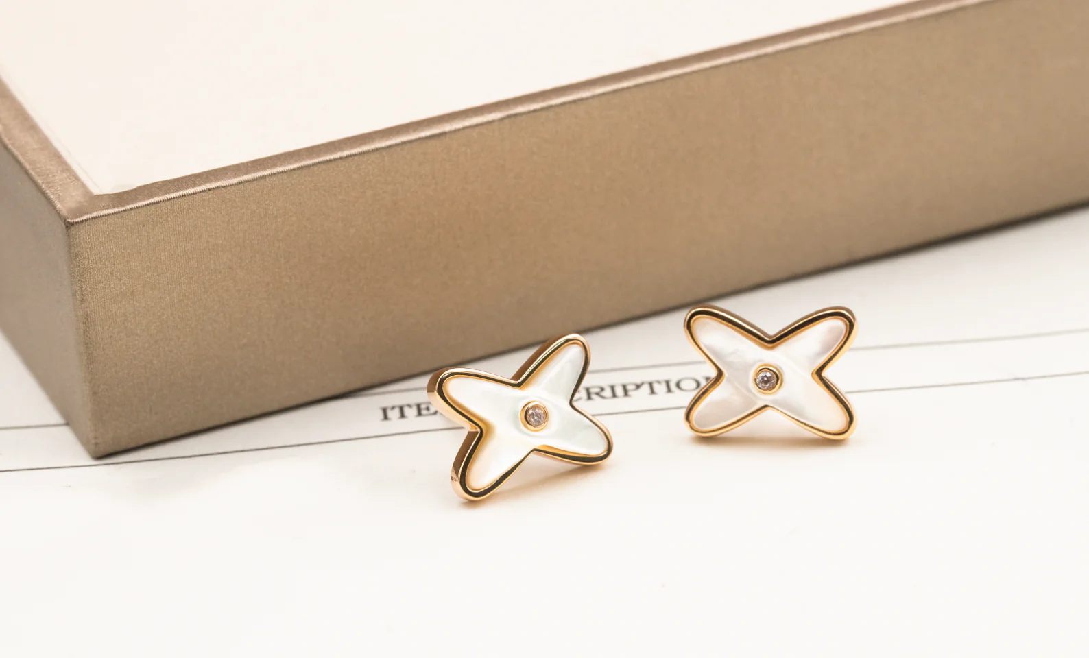 [Chaumet]JEUX DE WHITE MOP PINK GOLD DIAMOND EARRINGS