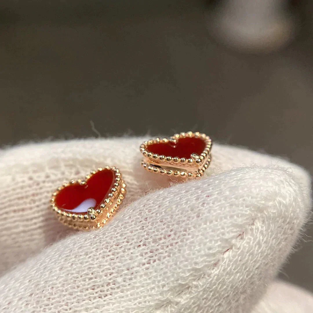 [Van Cleef & Arpels]HEART CARNELIAN STUD EARRINGS