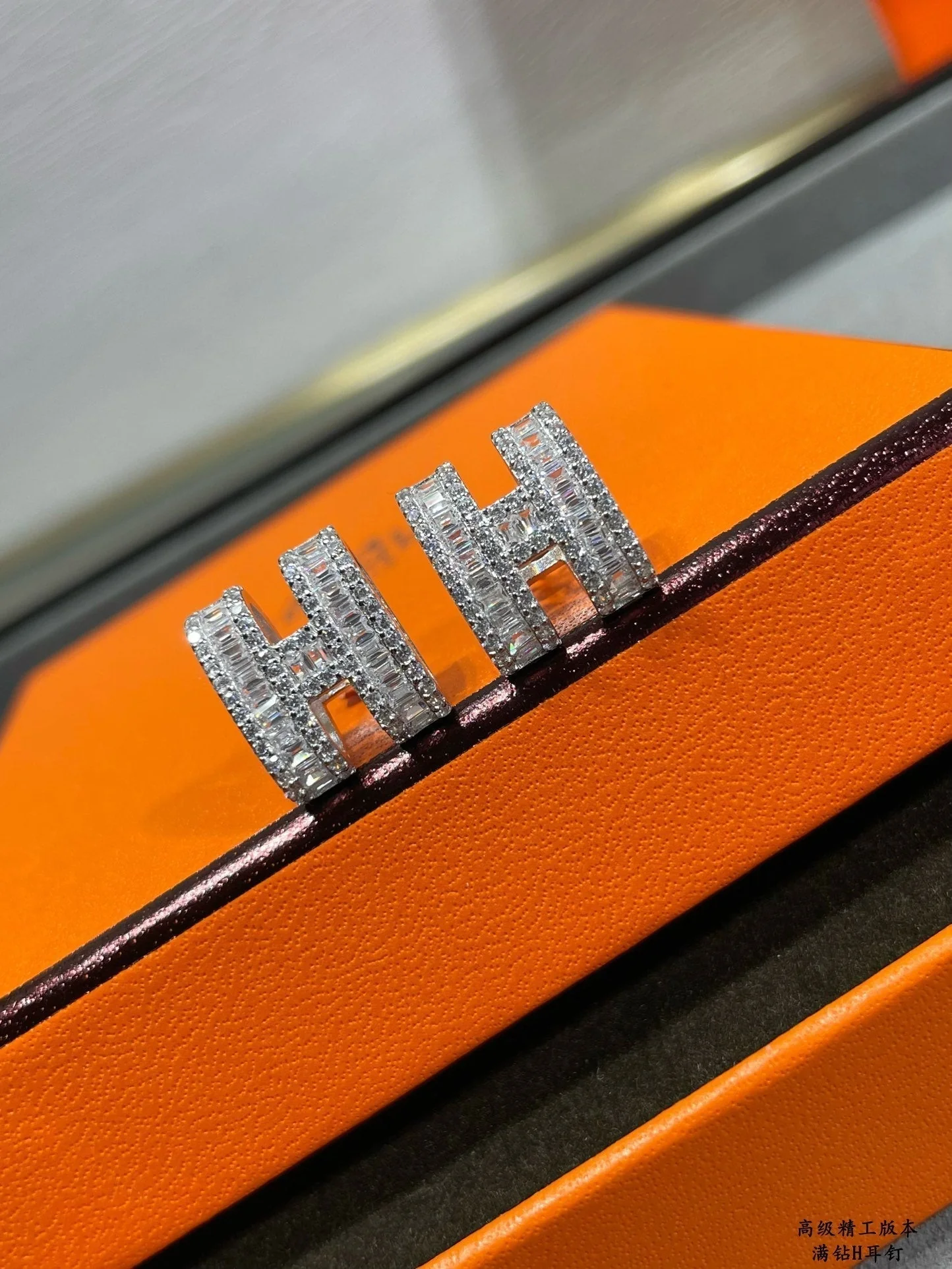 [Hermes]H STUD EARRINGS WITH SILVER DIAMONDS