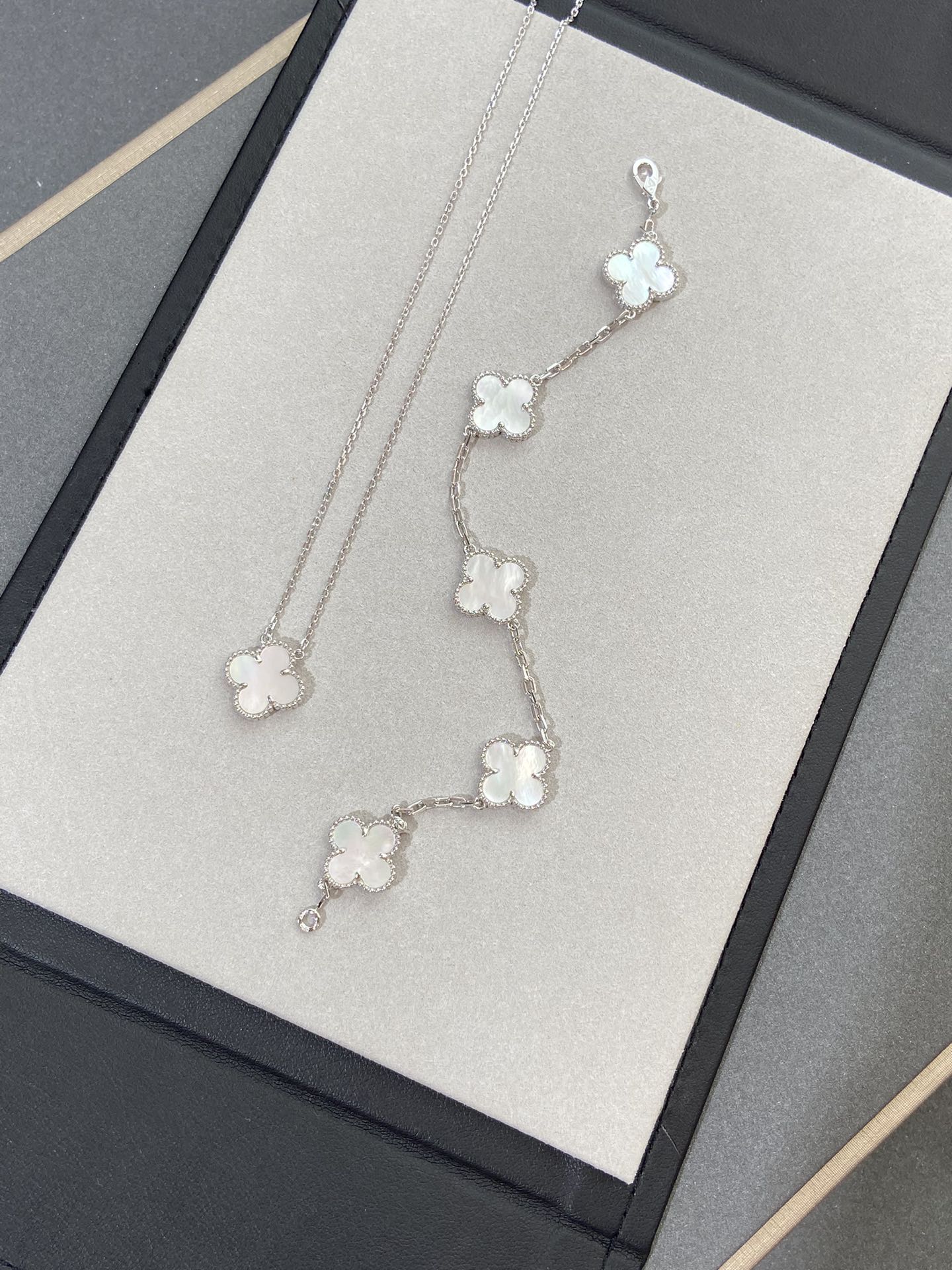 [Van Cleef & Arpels] SILVER MOP 5 MOTIF BRACELET