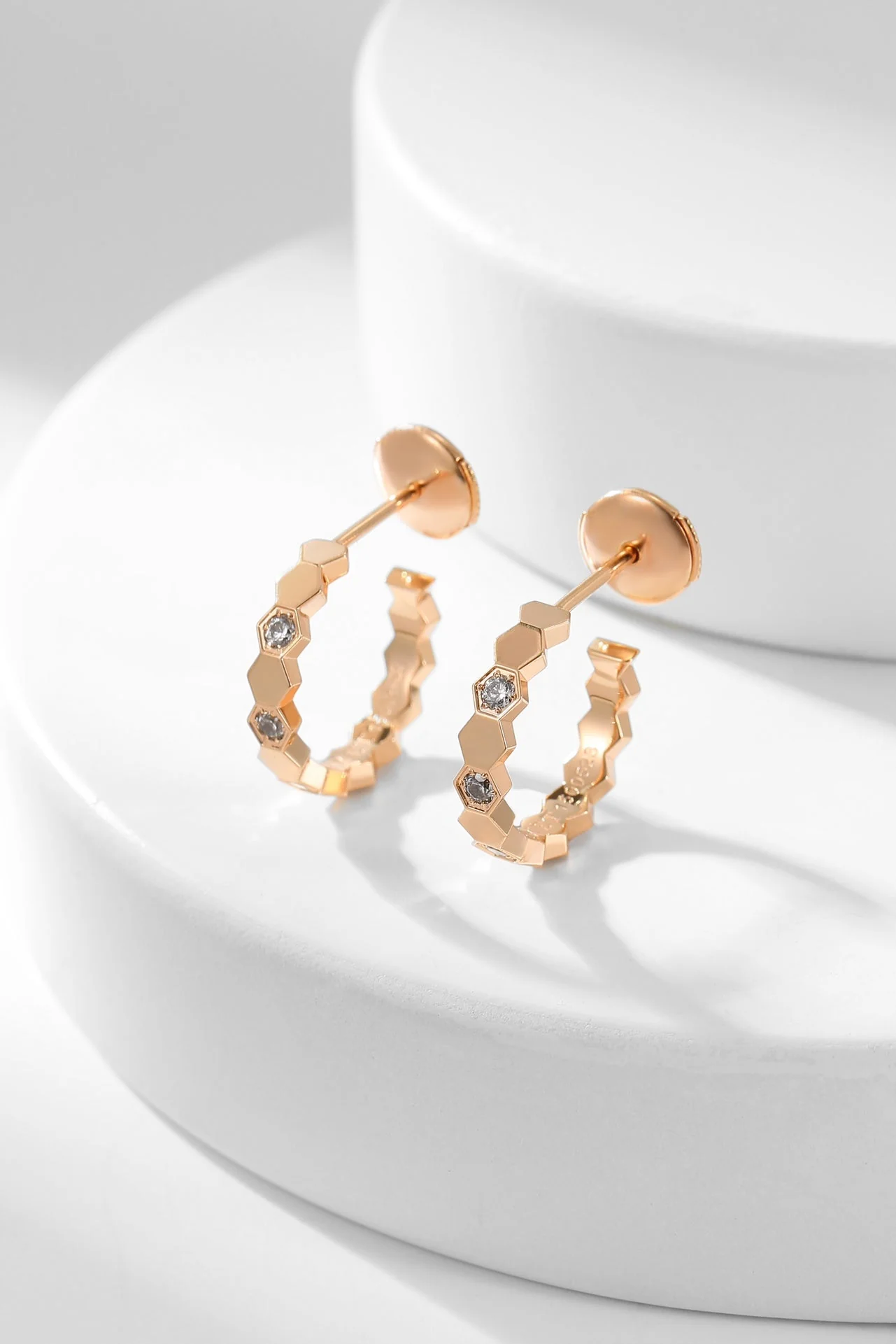 [Chaumet]BEE LOVE DIAMOND HOOP EARRINGS