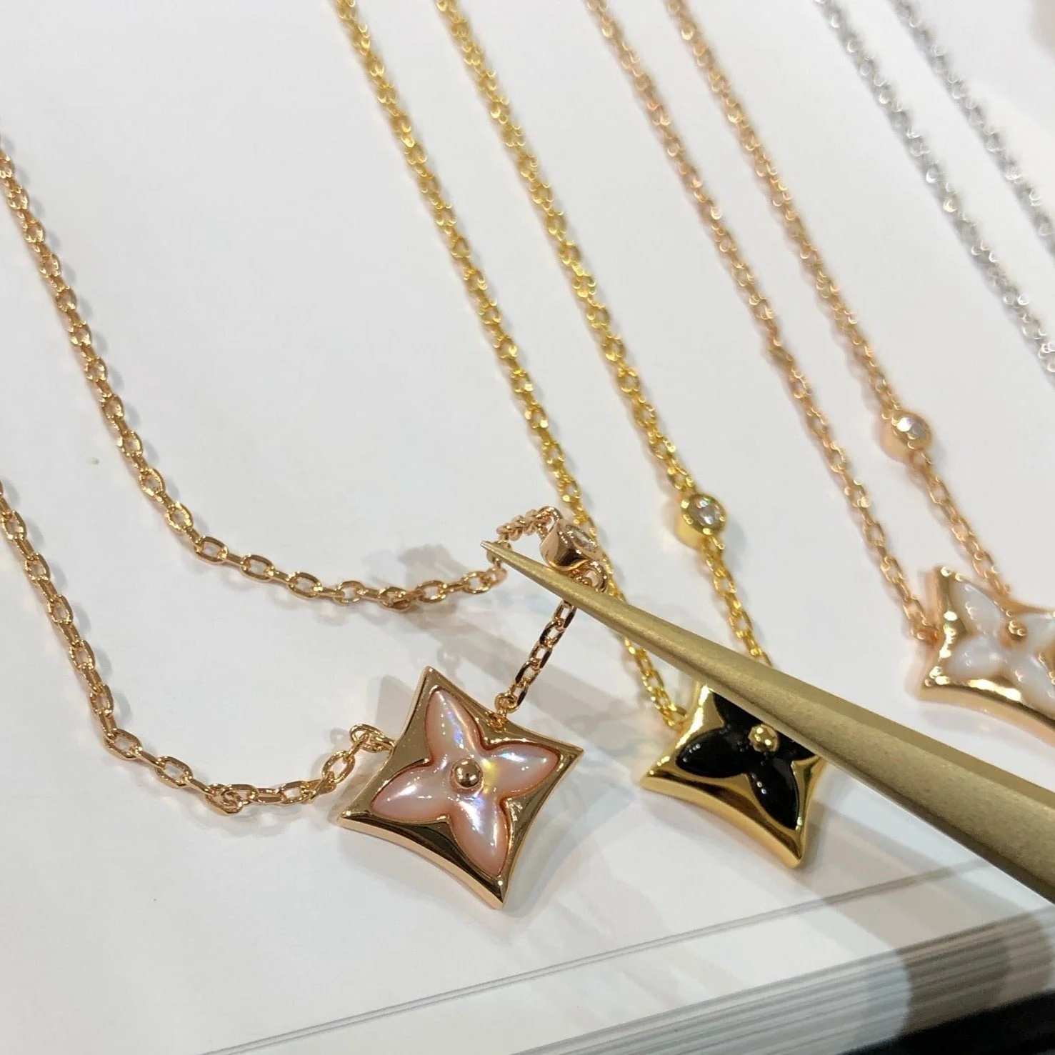 [Louis vuitton]STAR BLACK MOP NECKLACE