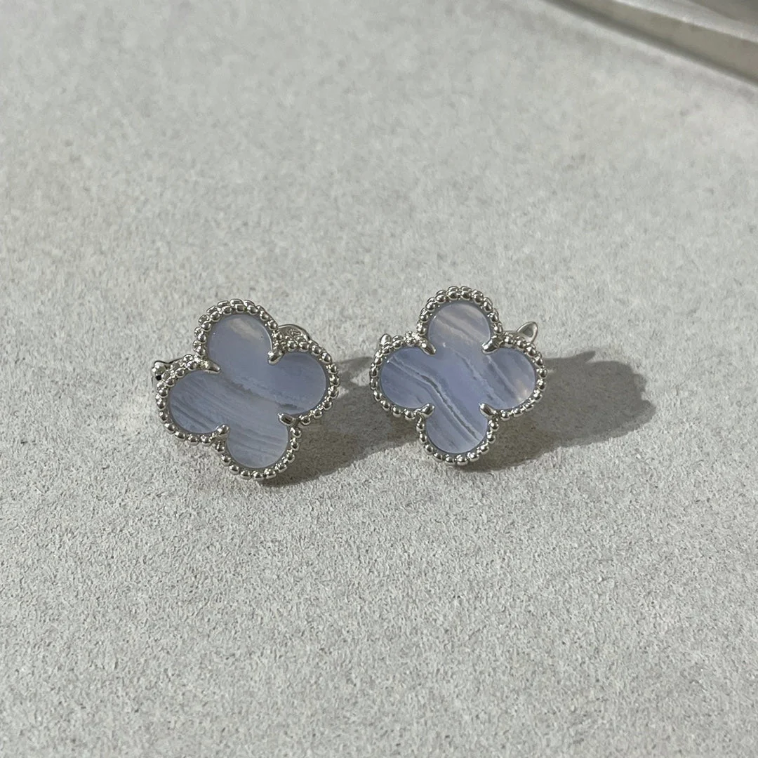 [Van Cleef & Arpels] CHALCEDONY SILVER STUD EARRINGS