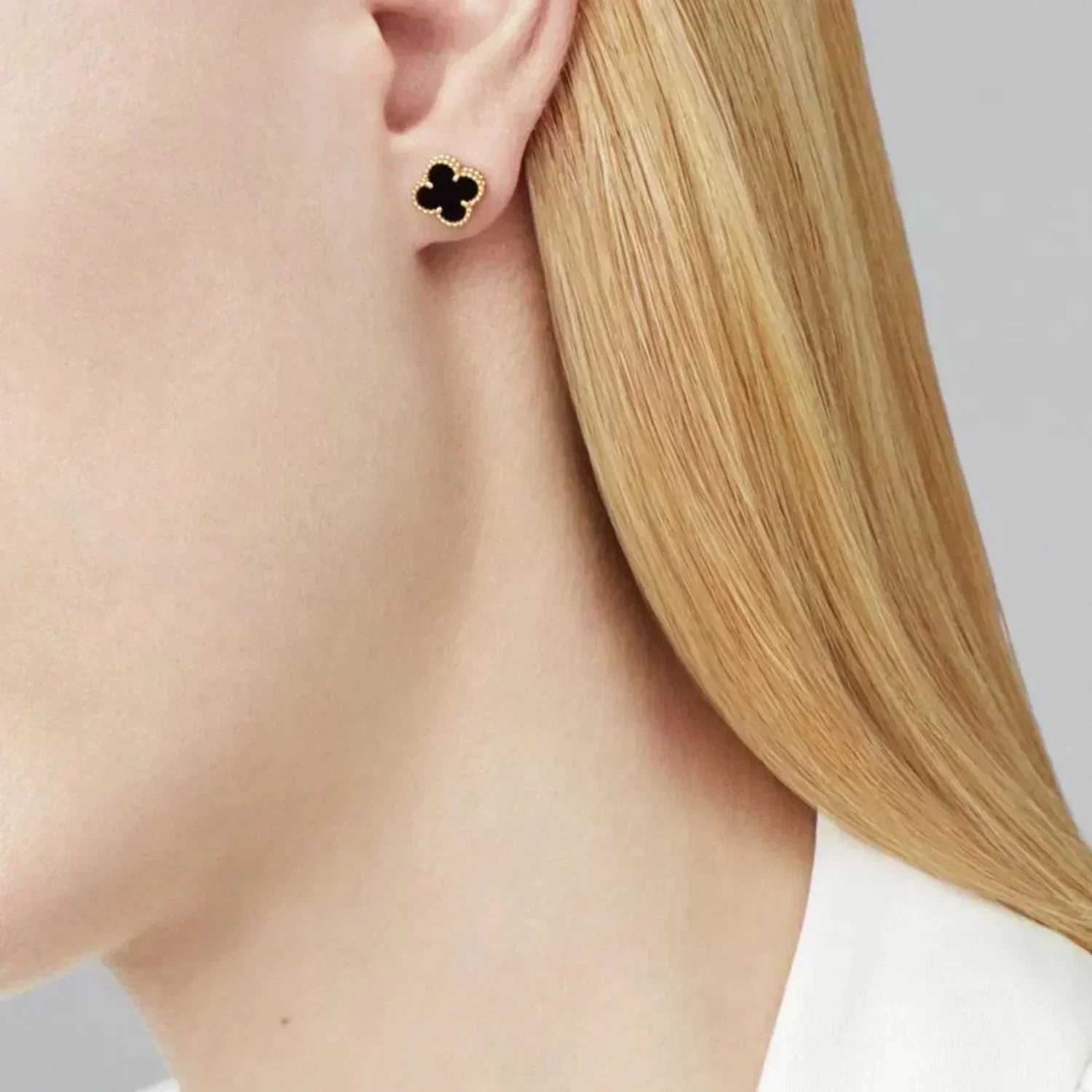 [Van Cleef & Arpels] MINI 9.5MM BLACK MOP EARRINGS
