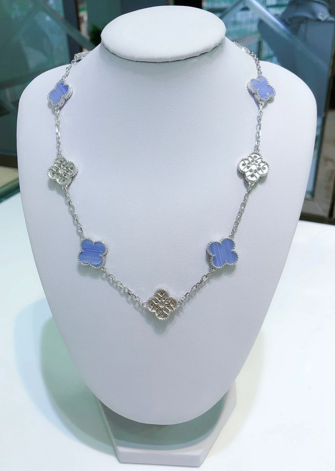 [Van Cleef & Arpels] 10 MOTIFS CHALCEDONY DIAMONDS SILVER NECKLACE