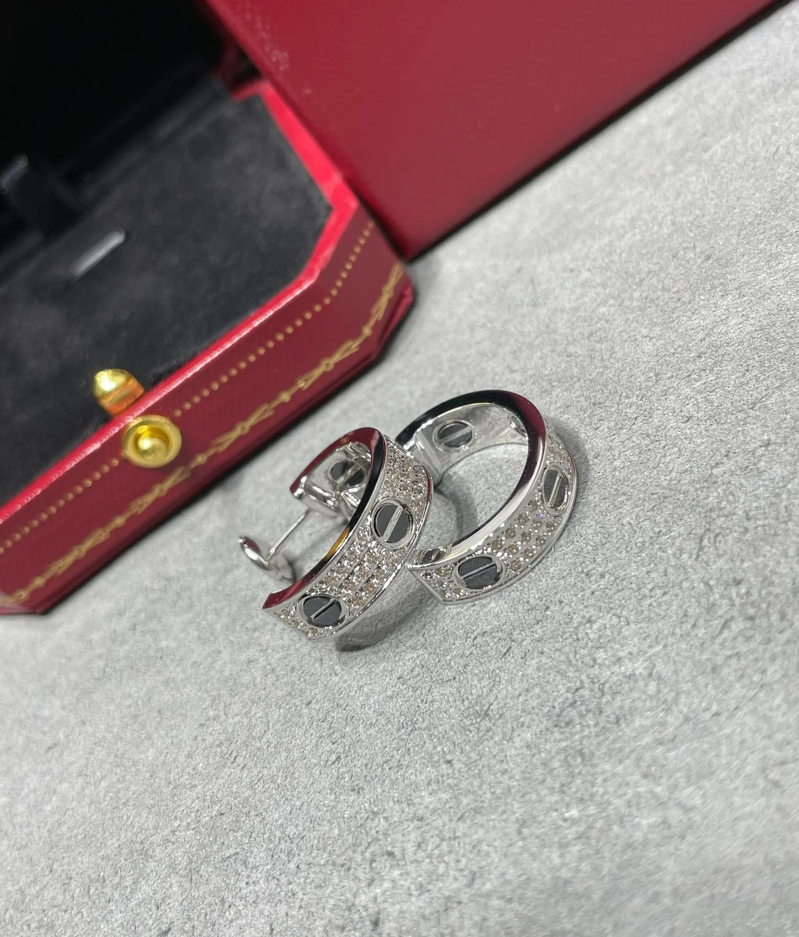 [Cartier]LOVE CERAMIC DIAMOND PAVED SILVER EARRINGS