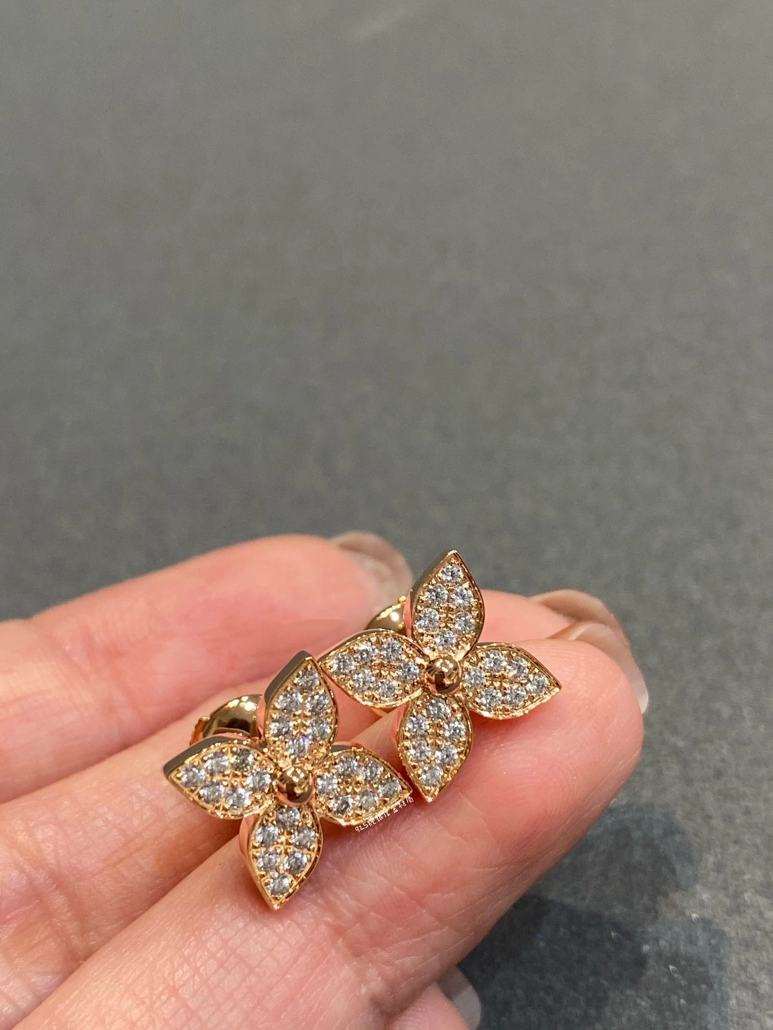 [Louis vuitton]STAR DIAMOND EARRINGS