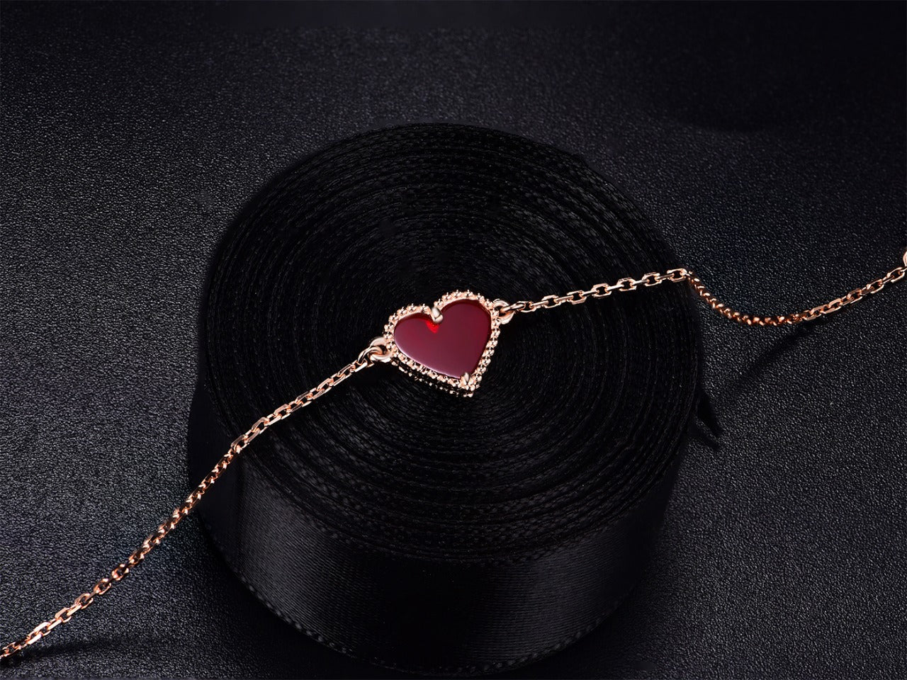 [Van Cleef & Arpels]HEART CARNELIAN PINK GOLD BRACELET