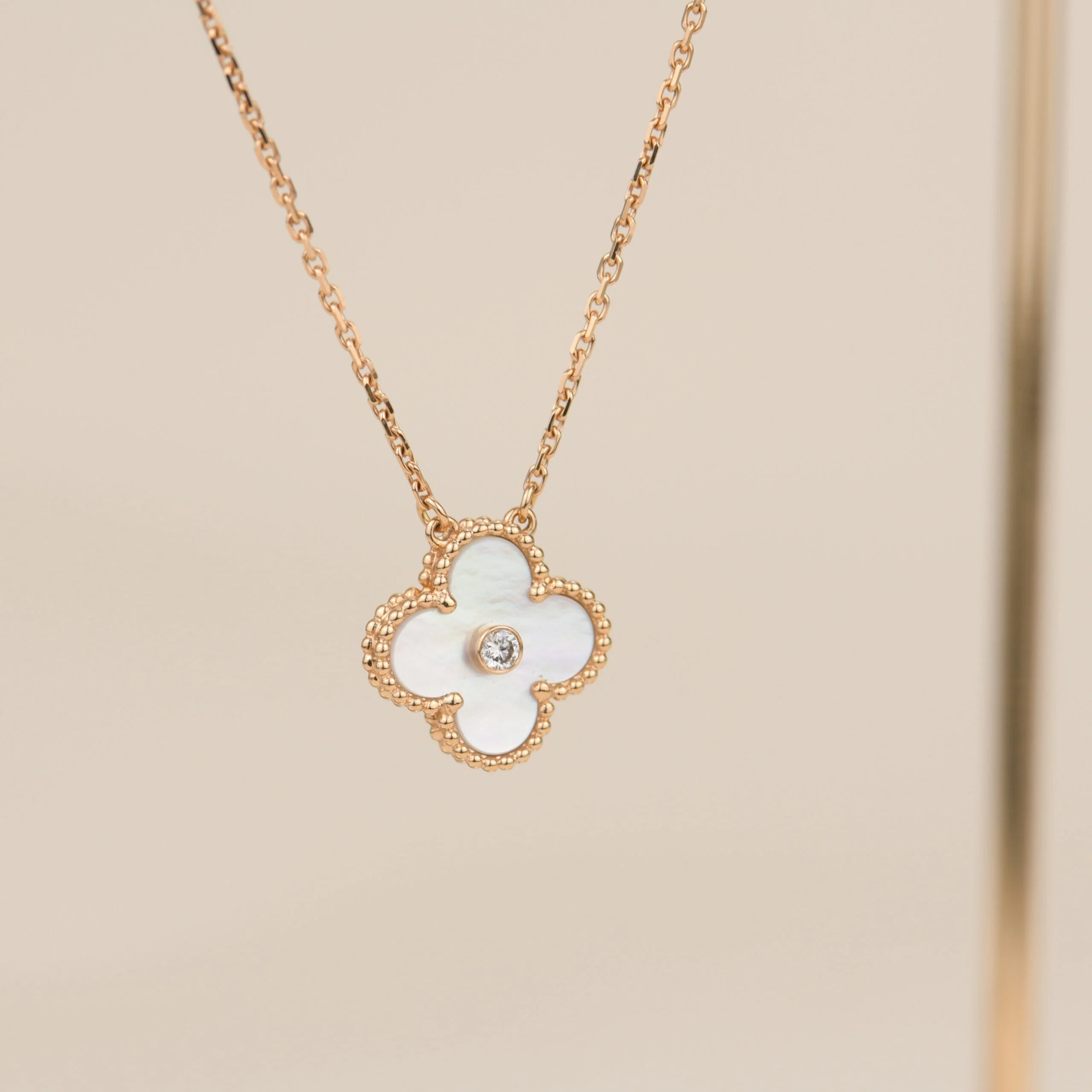 [Van Cleef & Arpels] 15MM DIAMOND WHITE FRITILLARIA NECKLACE