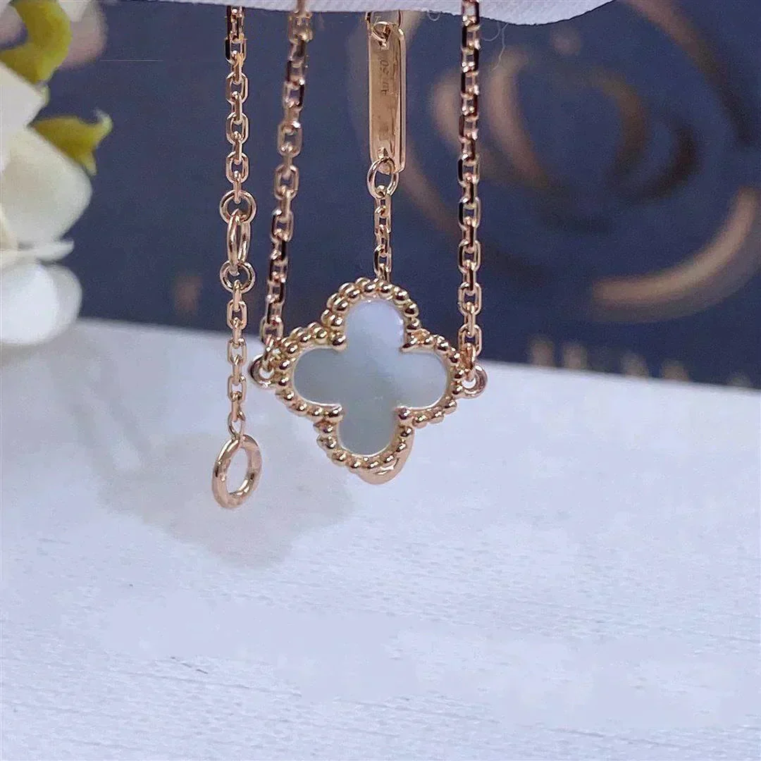 [Van Cleef & Arpels] WHITE MOP SINGLE FLOWER BRACELET