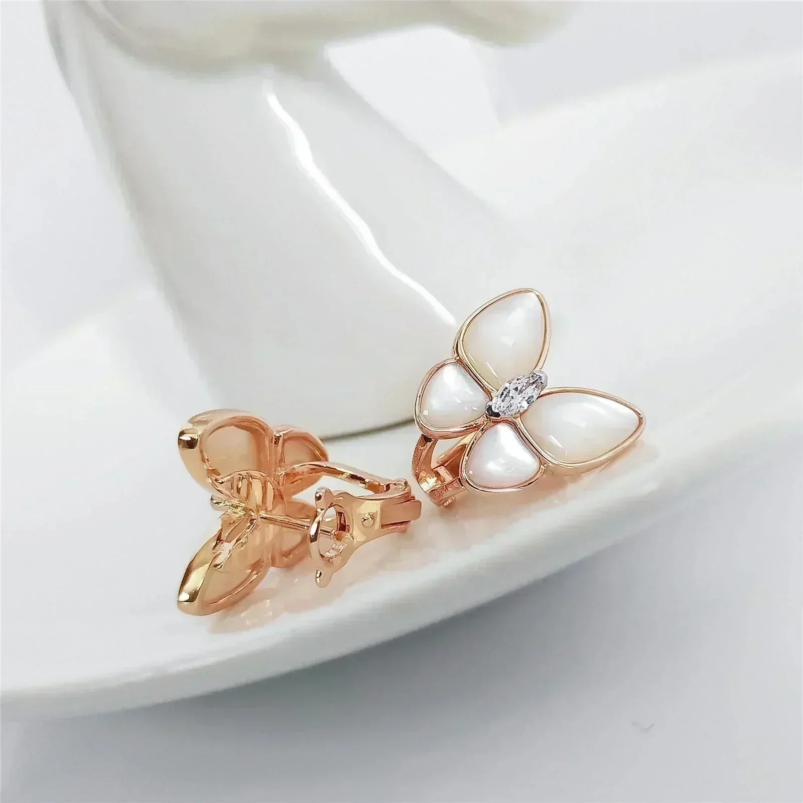 [Van Cleef & Arpels]BUTTERFLY MOP DIAMOND EARRINGS