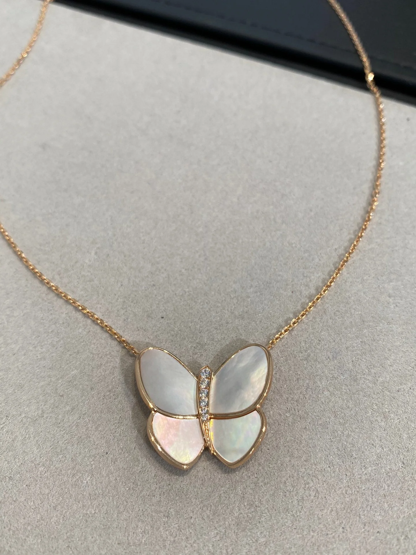 [Van Cleef & Arpels]BUTTERFLY GOLD MOP DIAMOND NECKLACE