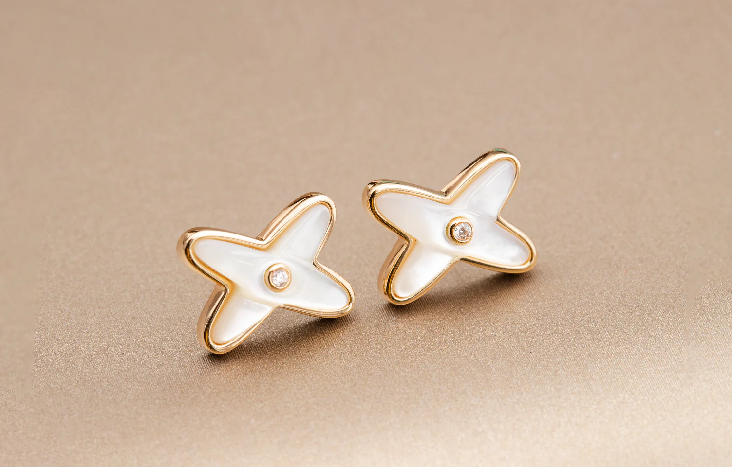 [Chaumet]JEUX DE WHITE MOP ROSE GOLD DIAMOND EARRINGS