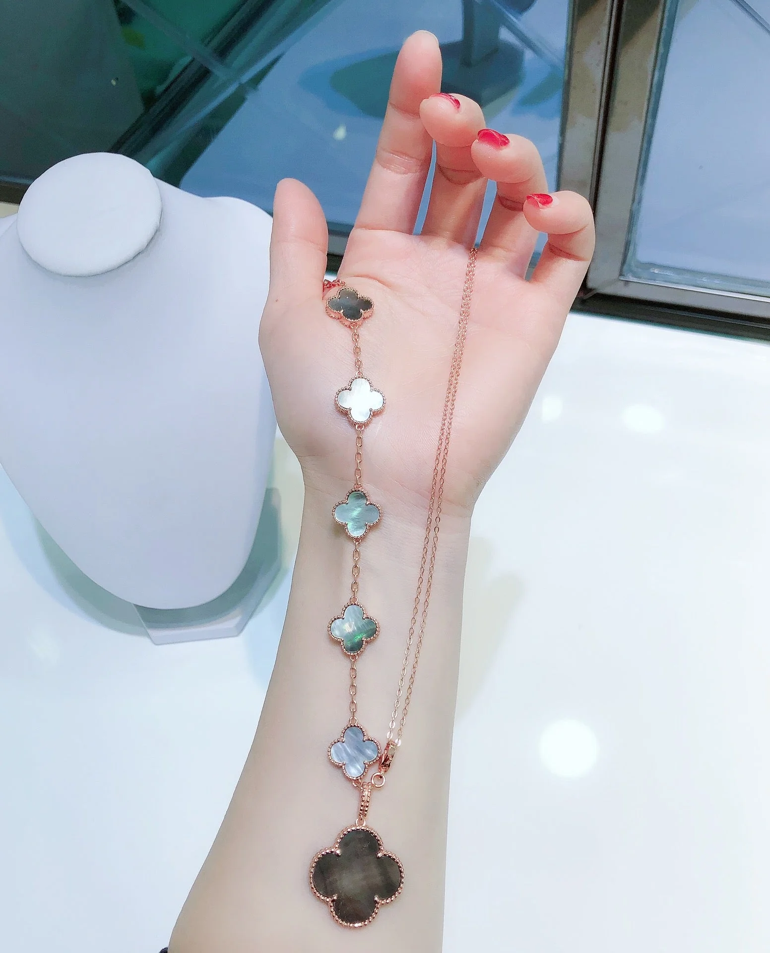 [Van Cleef & Arpels]COMBINED BRACELET 5 MOTIFS AND NECKLACE DARK MOP ROSE GOLD