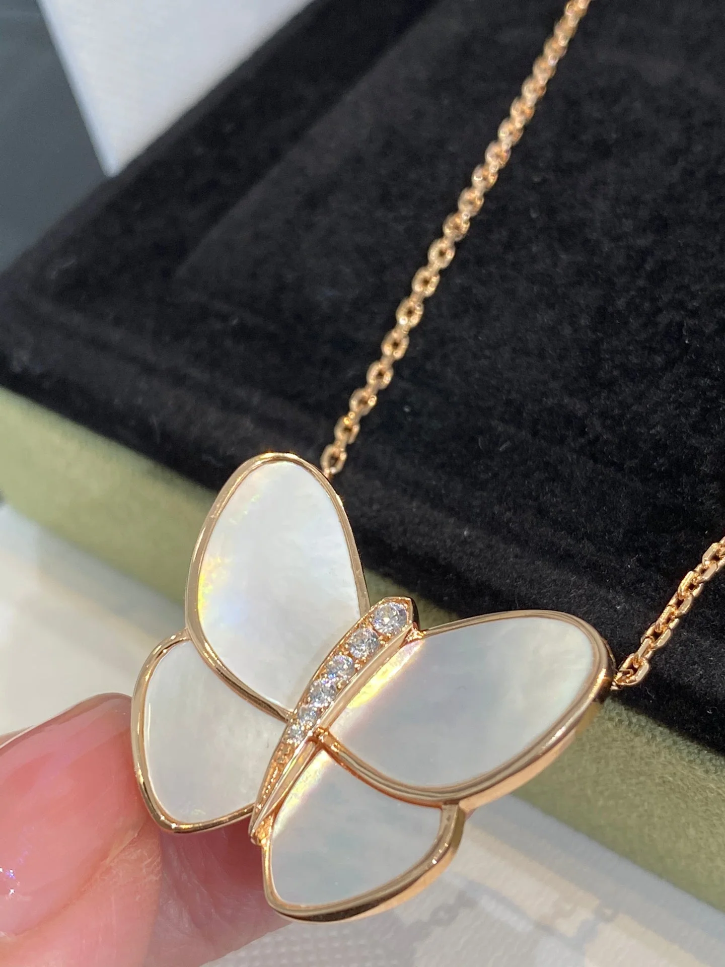 [Van Cleef & Arpels]BUTTERFLY GOLD MOP DIAMOND NECKLACE