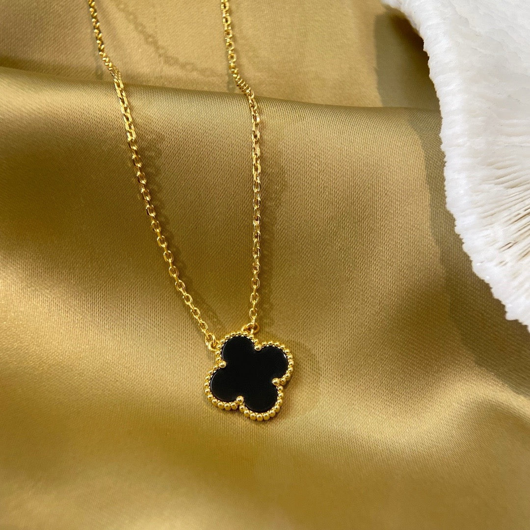 [Van Cleef & Arpels] 15MM BLACK ONYX SINGLE FLOWER NECKLACE
