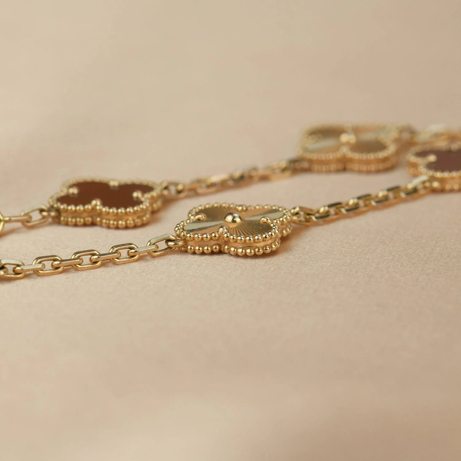 [Van Cleef & Arpels]  5 MOTIFS CARNELIAN GOLD BRACELET