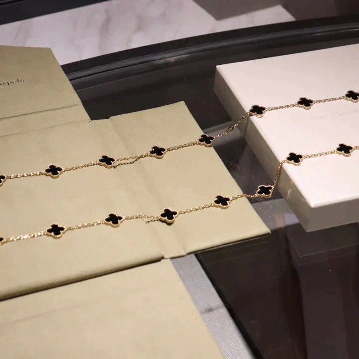 [Van Cleef & Arpels] 20 MOTIFS ONYX NECKLACE