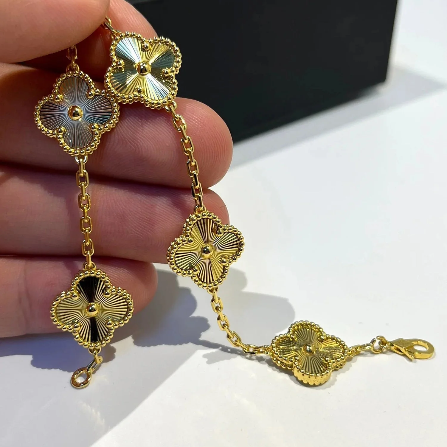 [Van Cleef & Arpels] 5 FLOWERS LASER BRACELET