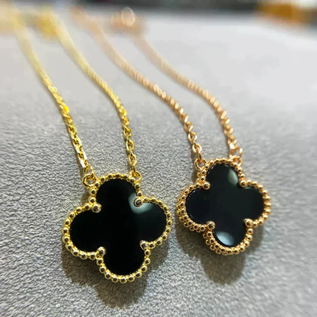 [Van Cleef & Arpels] 15MM BLACK ONYX SINGLE FLOWER NECKLACE