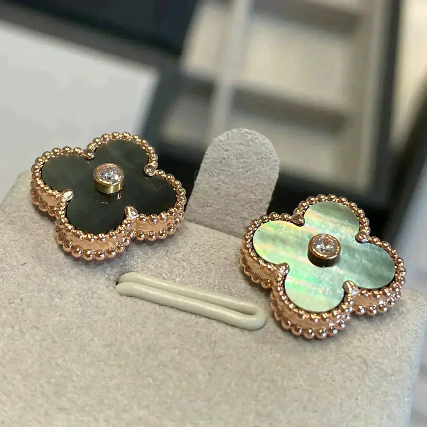 [Van Cleef & Arpels] MEDIUM 1 MOTIFS GRAY MOP  DIAMOND EARRINGS