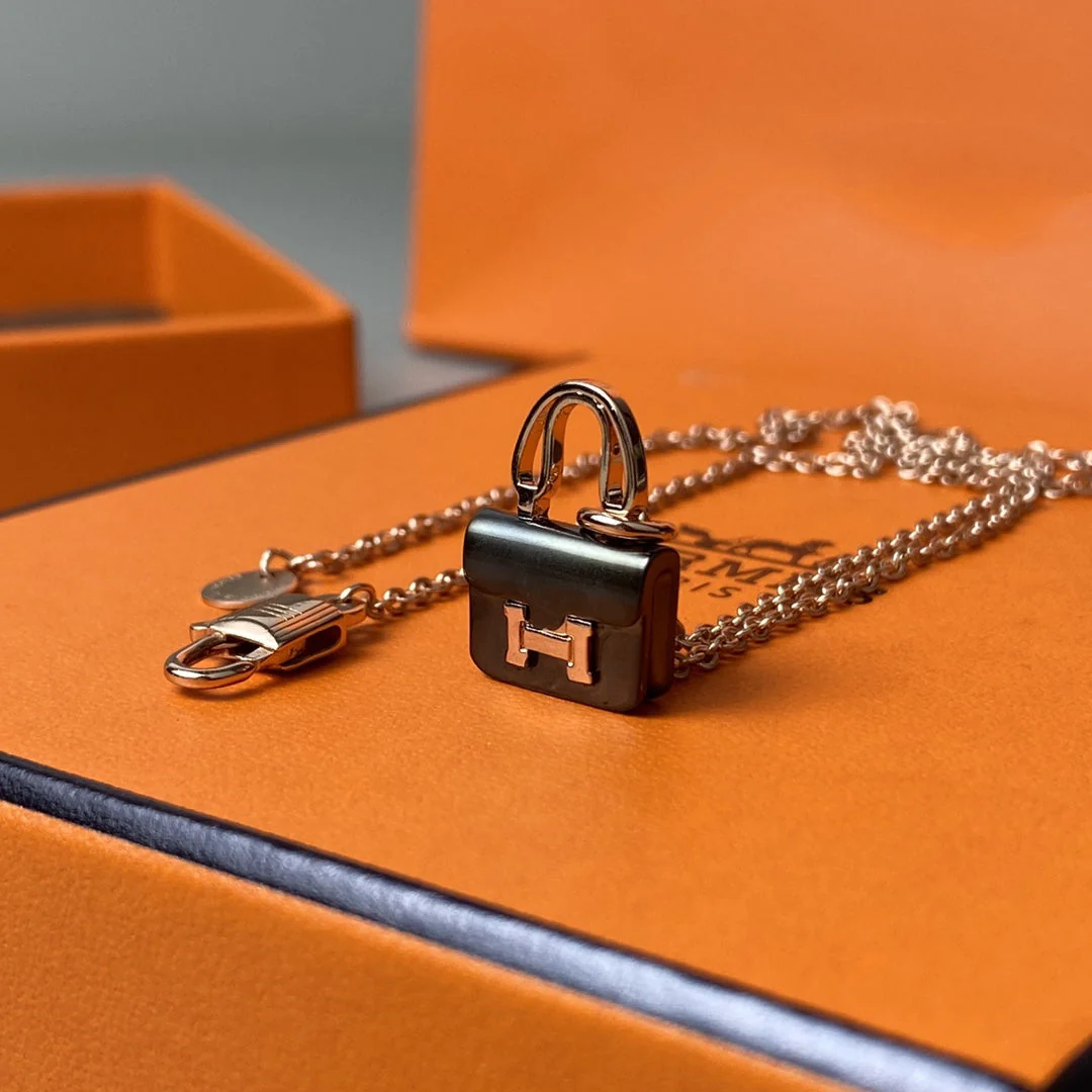 [Hermes]CONSTANCE BLACK PEDANT PINK GOLD NECKLACE