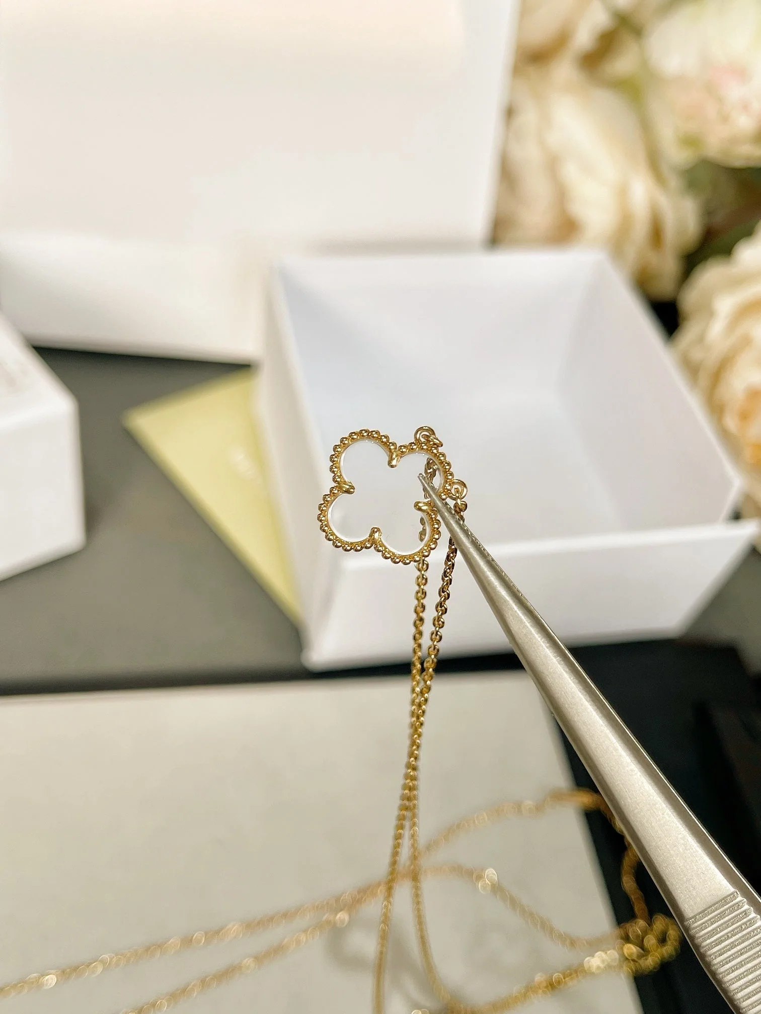 [Van Cleef & Arpels] ROCK CRYSTAL ROSE GOLD NECKLACE