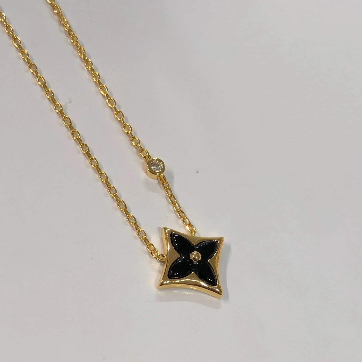 [Louis vuitton]STAR BLACK MOP NECKLACE