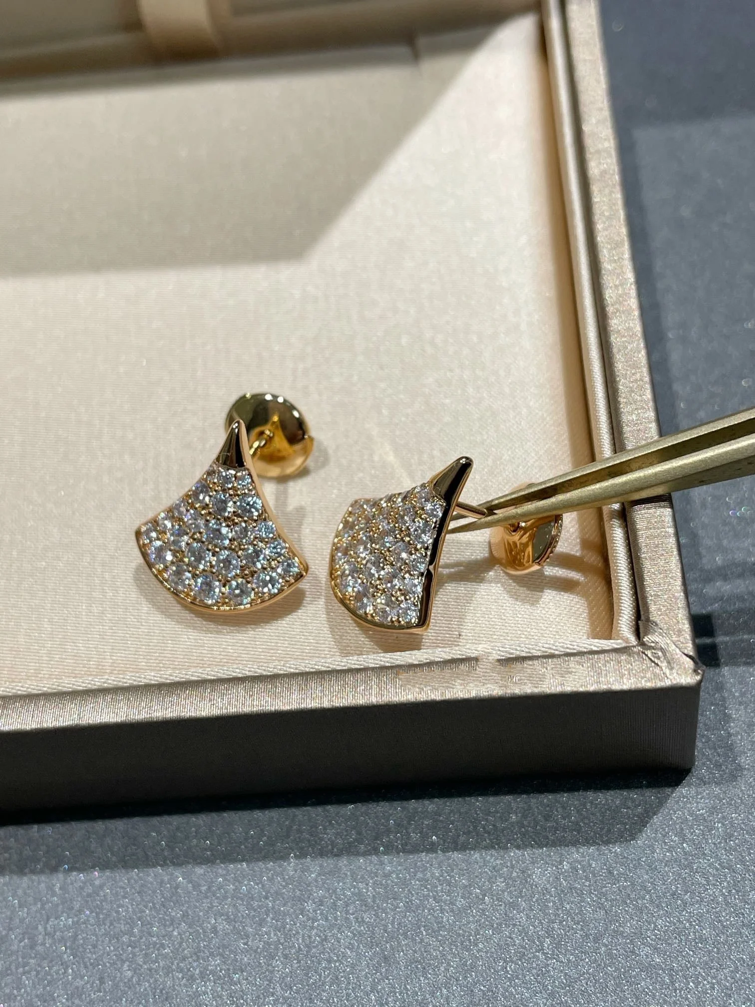 [Bulgari]DREAM STUD EARRINGS DIAMOND