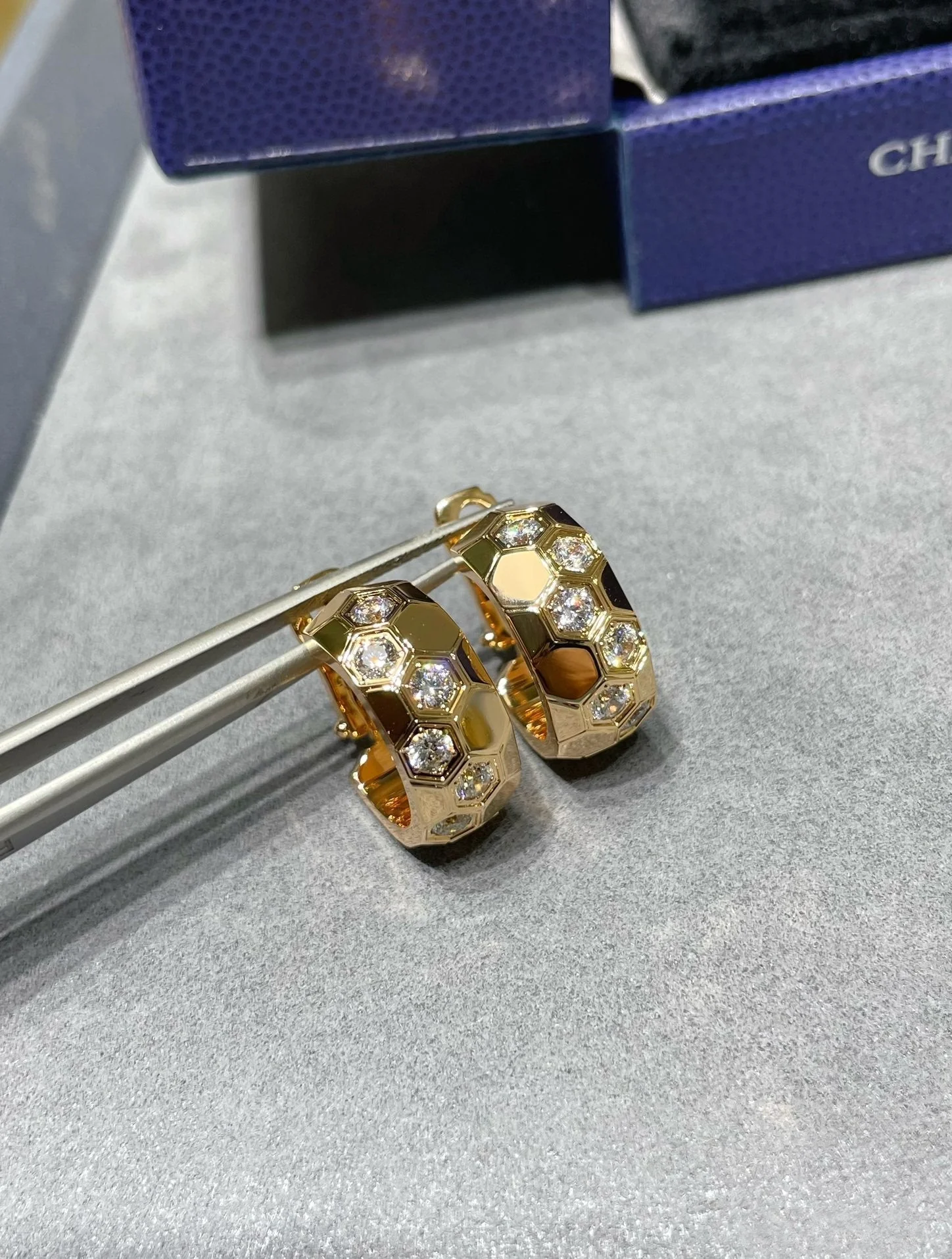 [Chaumet]BEE LOVE DIAMOND HOOP EARRINGS