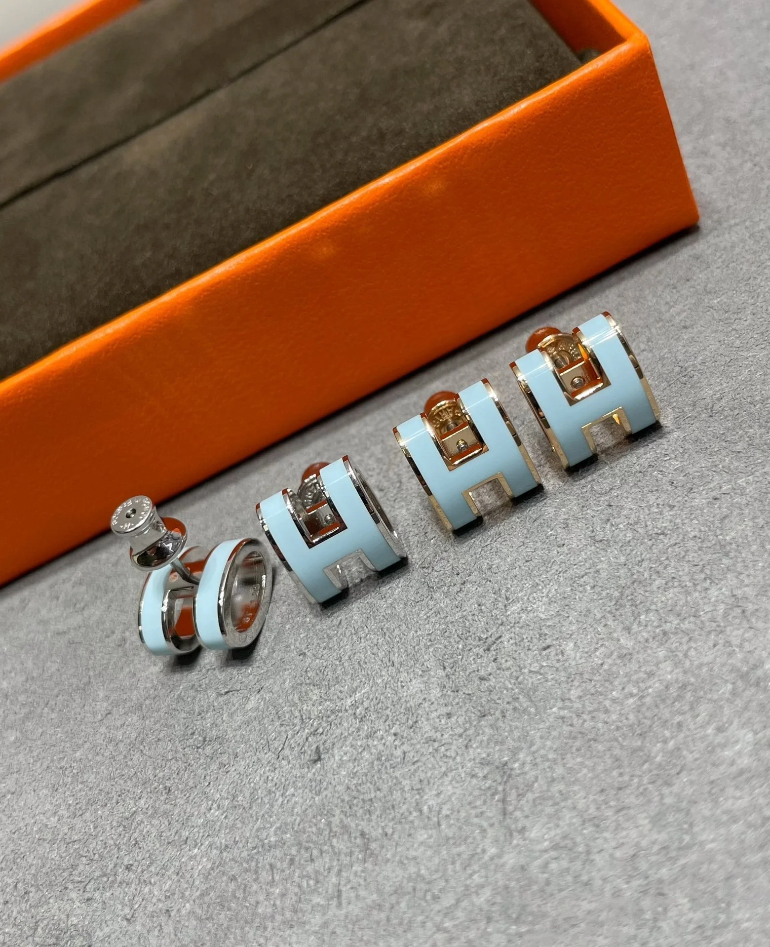 [Hermes]POP H SKY BLUE STUD EARRINGS