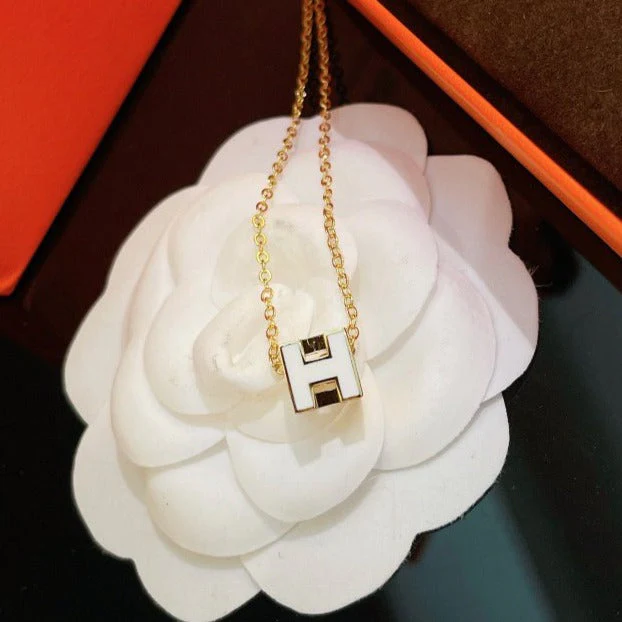 [Hermes]H WHITE SQUARE GOLD NECKLACE