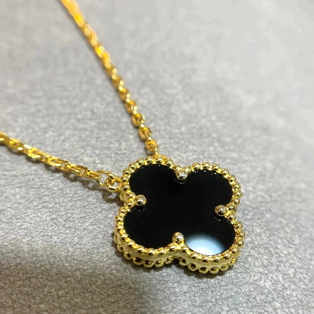 [Van Cleef & Arpels] 15MM BLACK ONYX SINGLE FLOWER NECKLACE