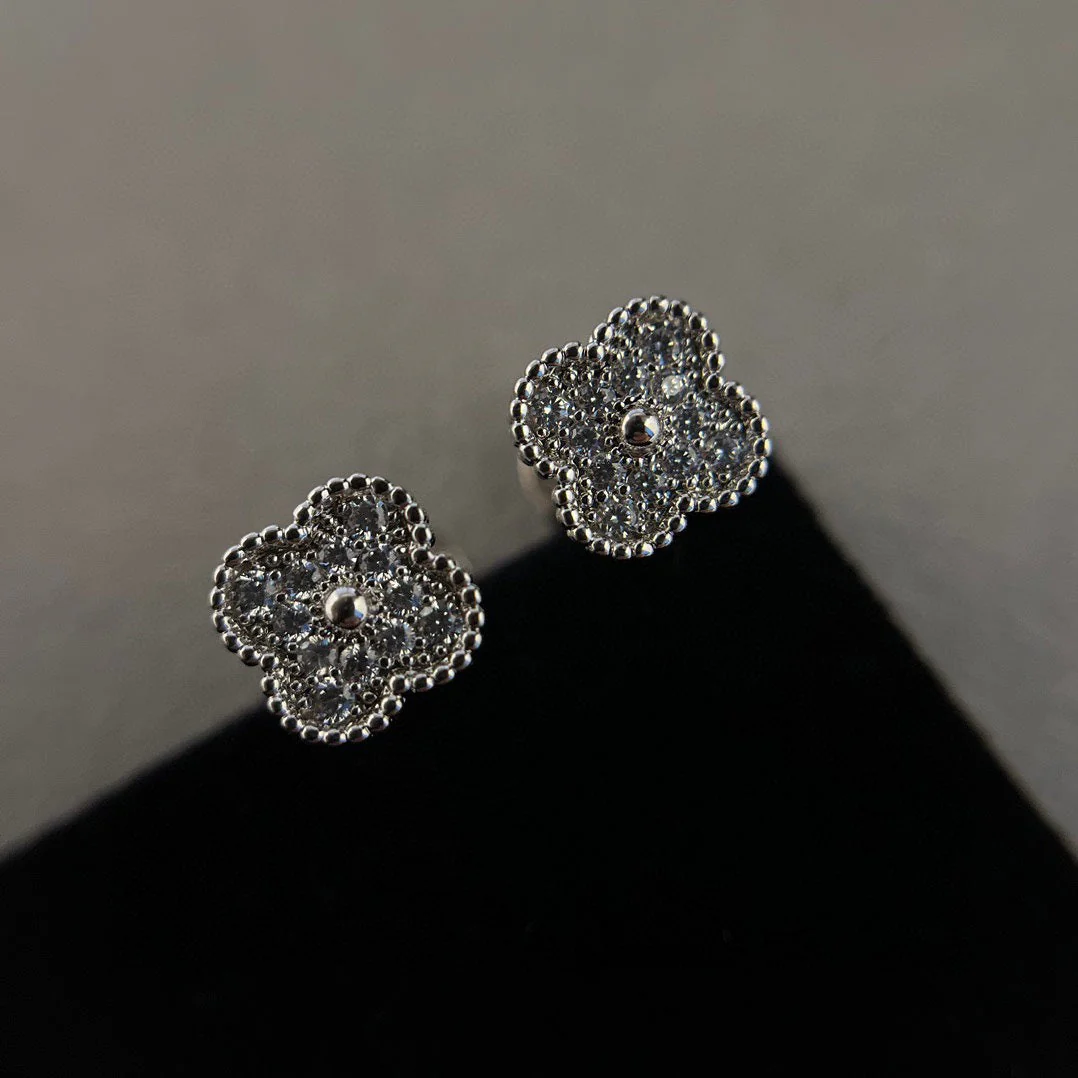 [Van Cleef & Arpels] MINI DIAMOND STUD EARRINGS