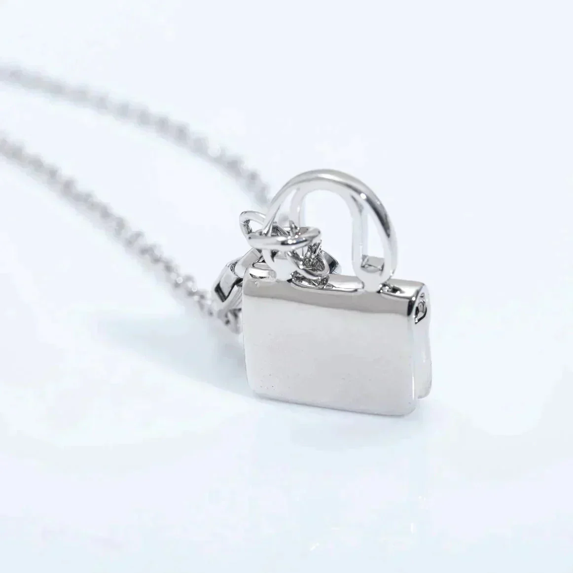 [Hermes]AMULETTE PEDANT SILVER NECKLACE