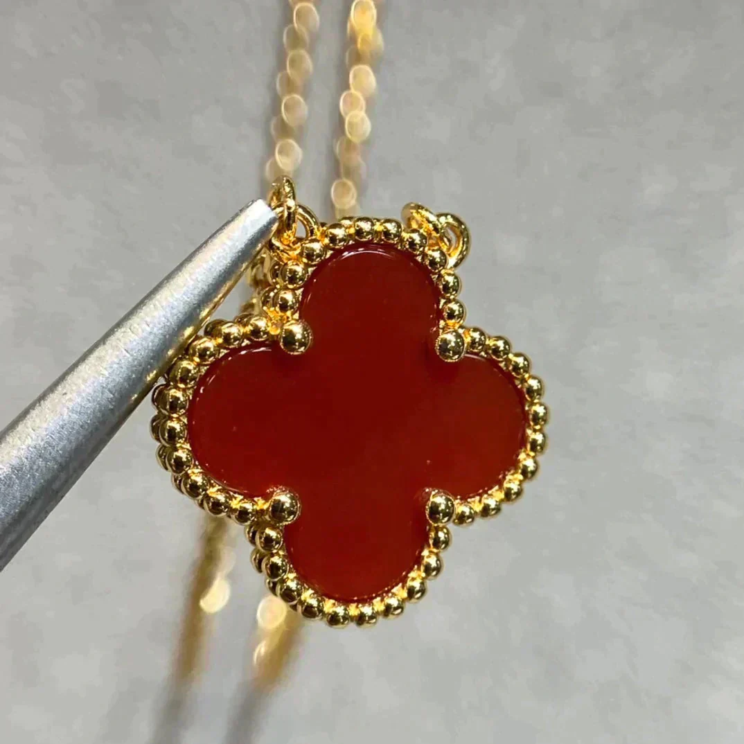 [Van Cleef & Arpels] 15MM CARNELIAN SINGLE FLOWER NECKLACE