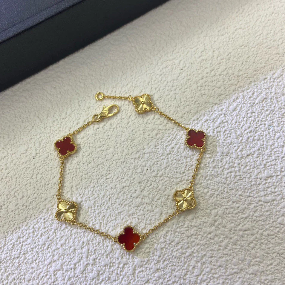 [Van Cleef & Arpels] 6 MOTIF RED AGATE LASER BRACELET