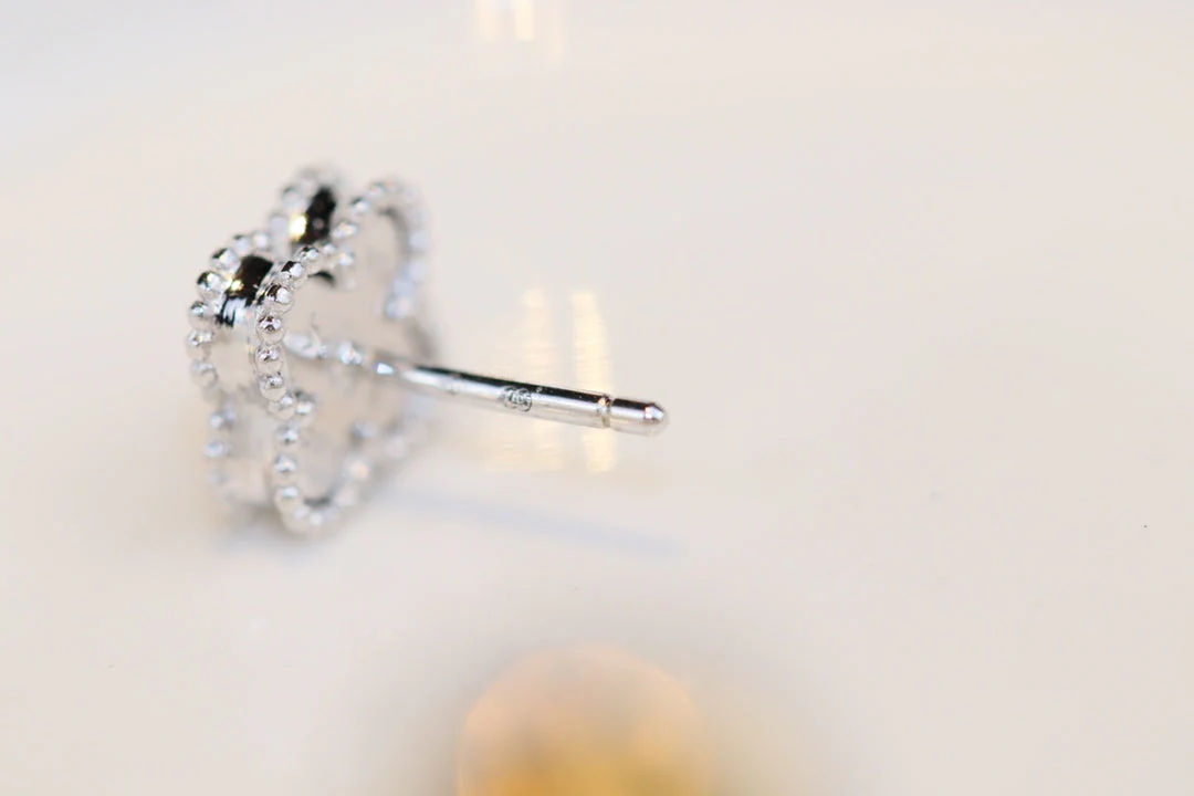 [Van Cleef & Arpels] MINI TURQUOISE SILVER STUD EARRINGS