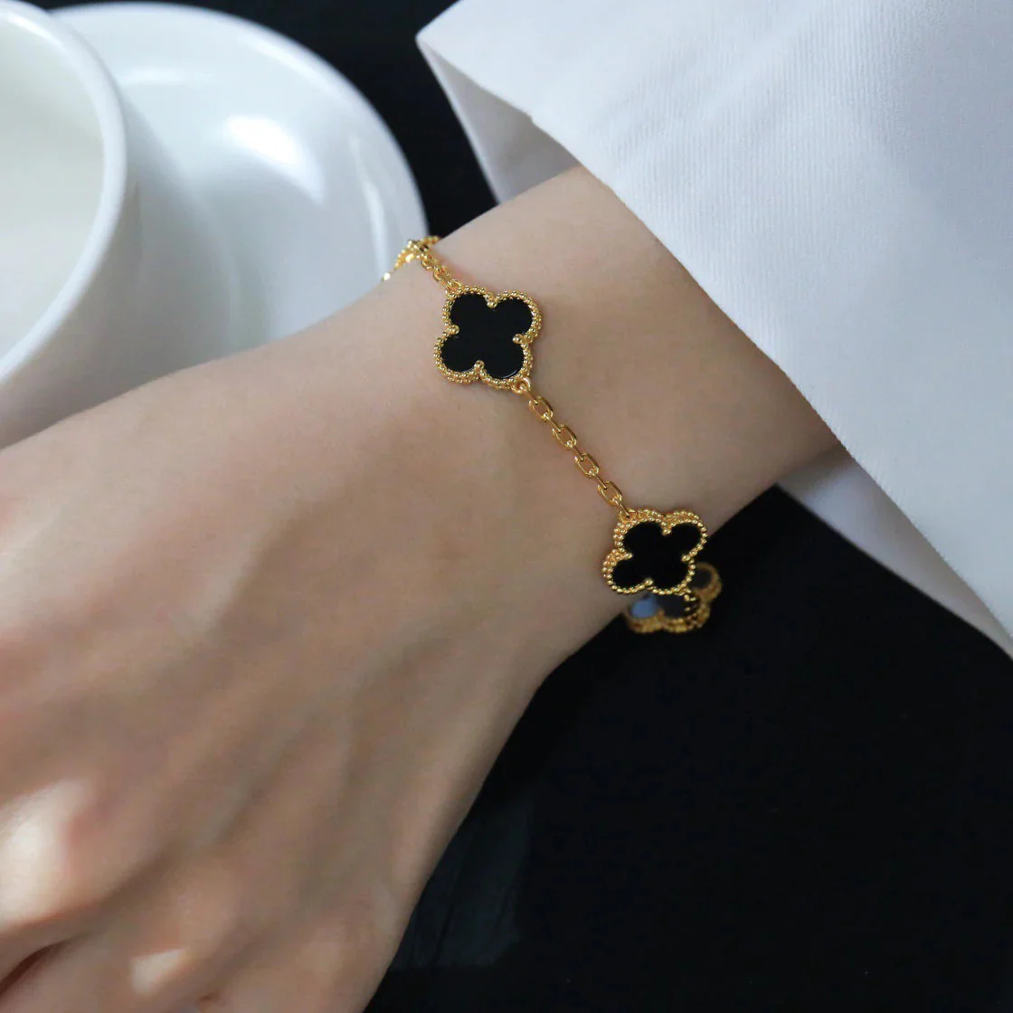 [Van Cleef & Arpels]  5 MOTIFS BLACK ONYX BRACELET