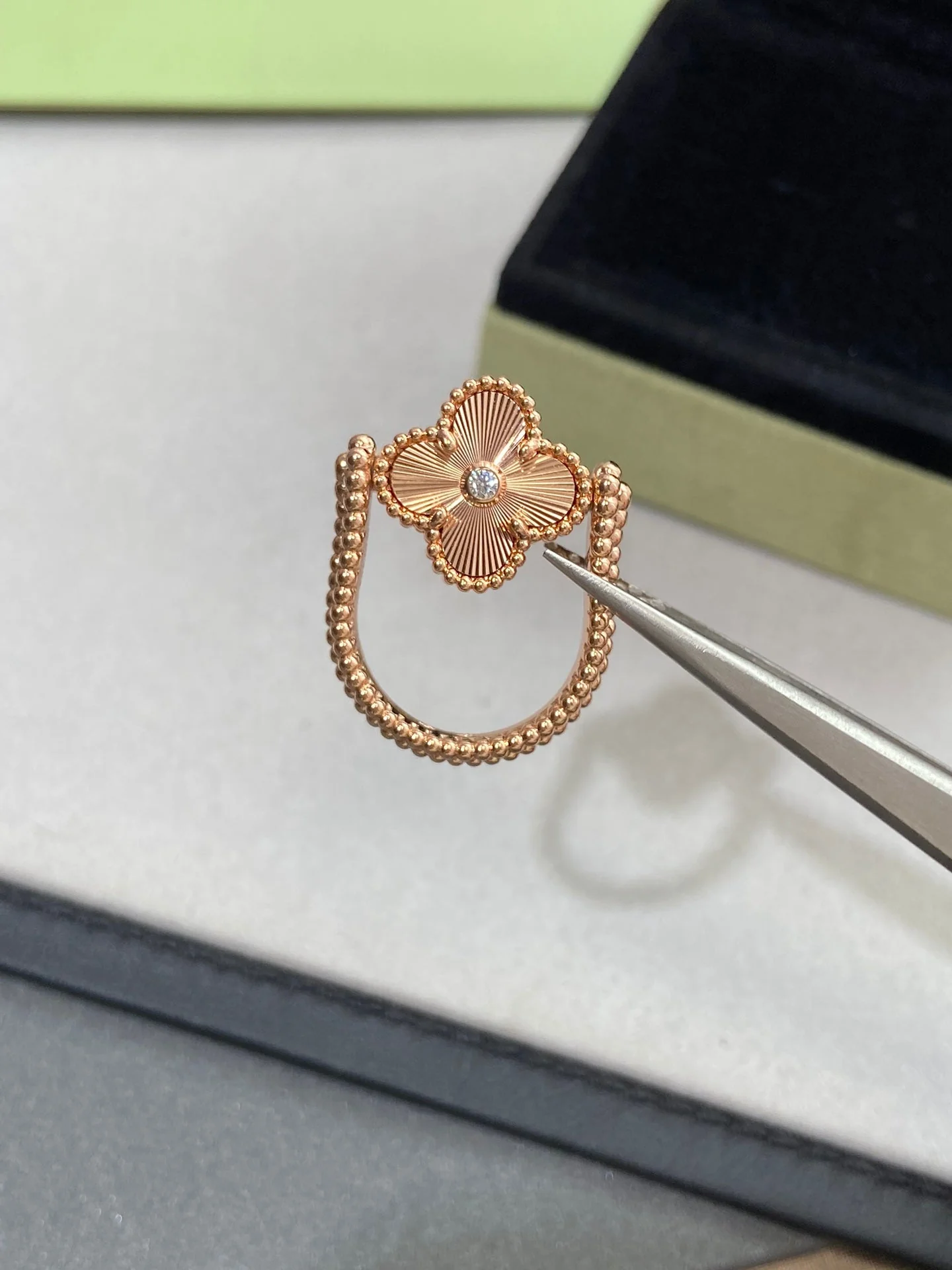 [Van Cleef & Arpels] RIVERSIBLE PINK GOLD RING