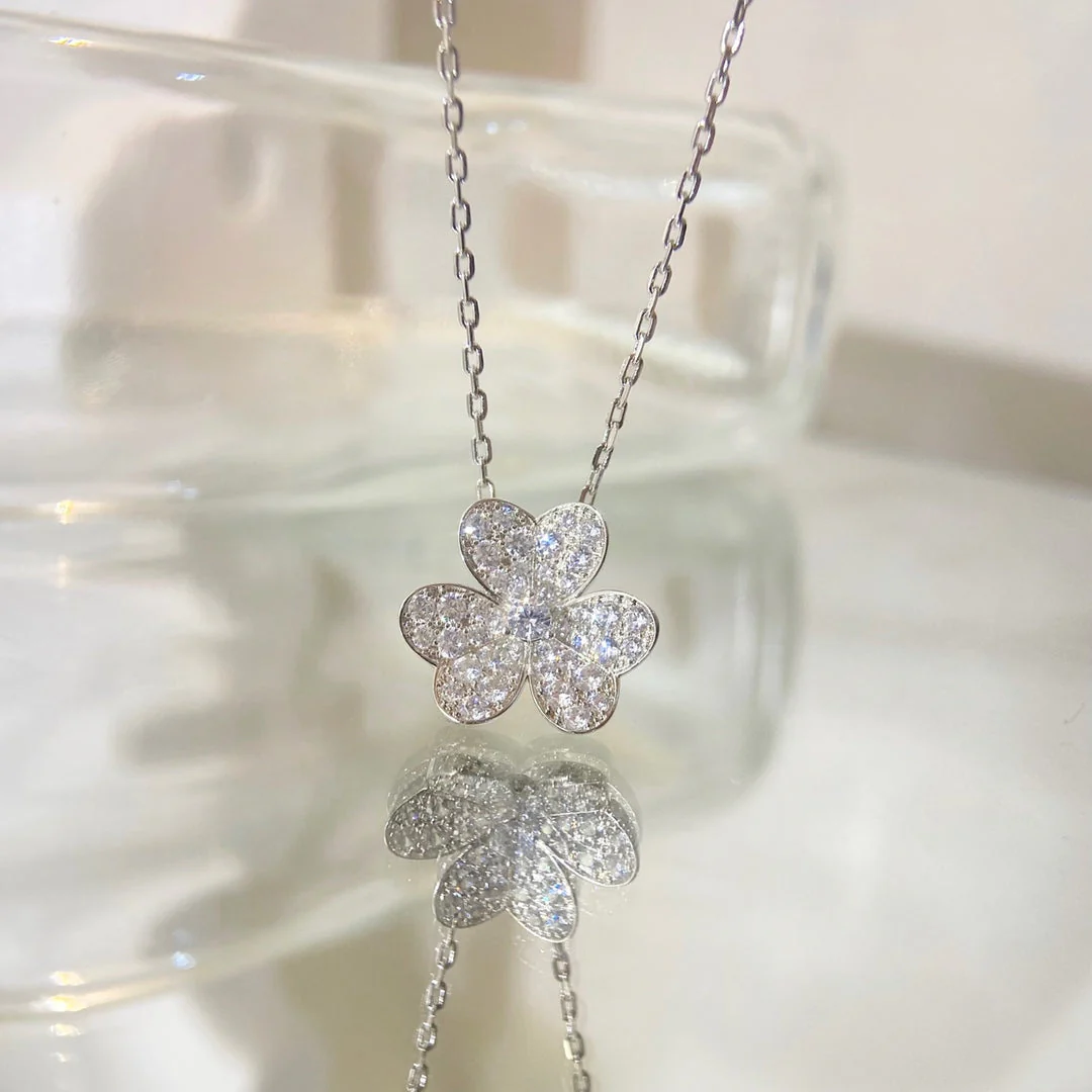 [Van Cleef & Arpels]FLOWER DIAMOND NECKLACE